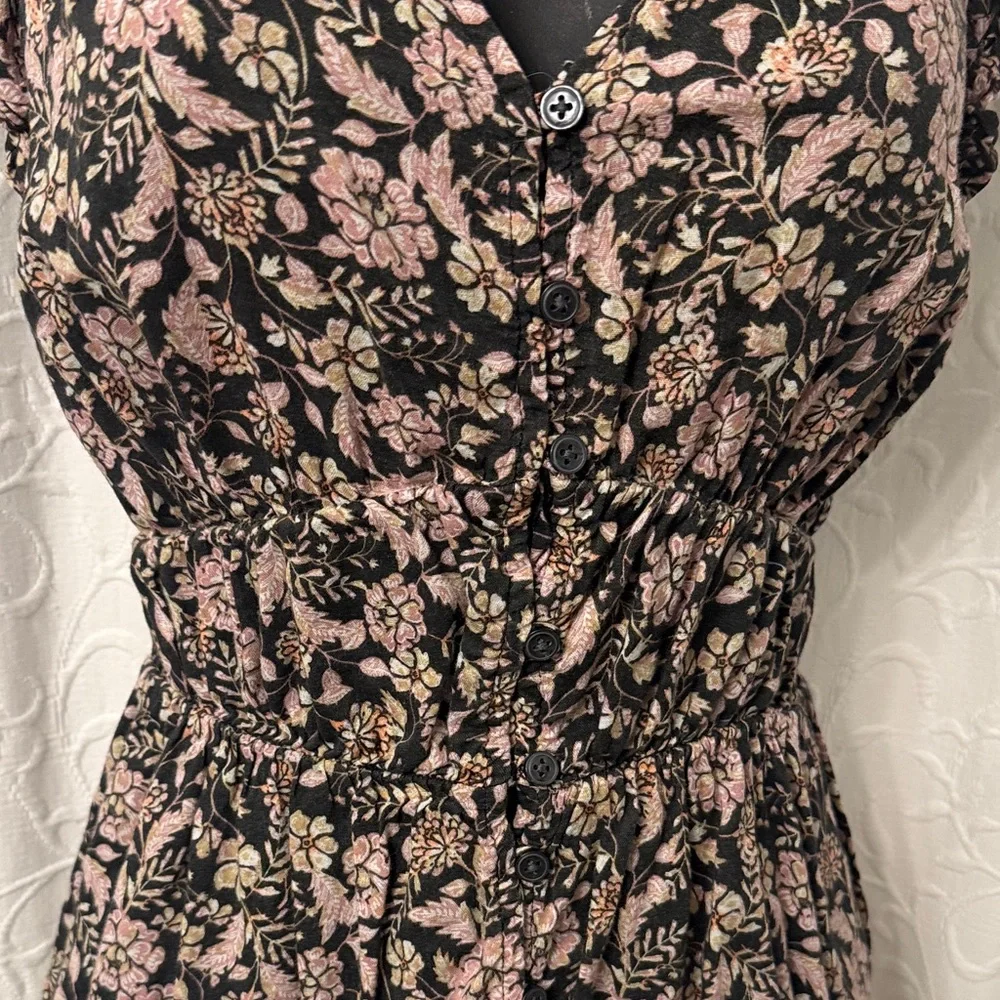Old Navy Black and Pink Floral Sleeveless Blouse women’s size large smocked back - Picture 3 of 7